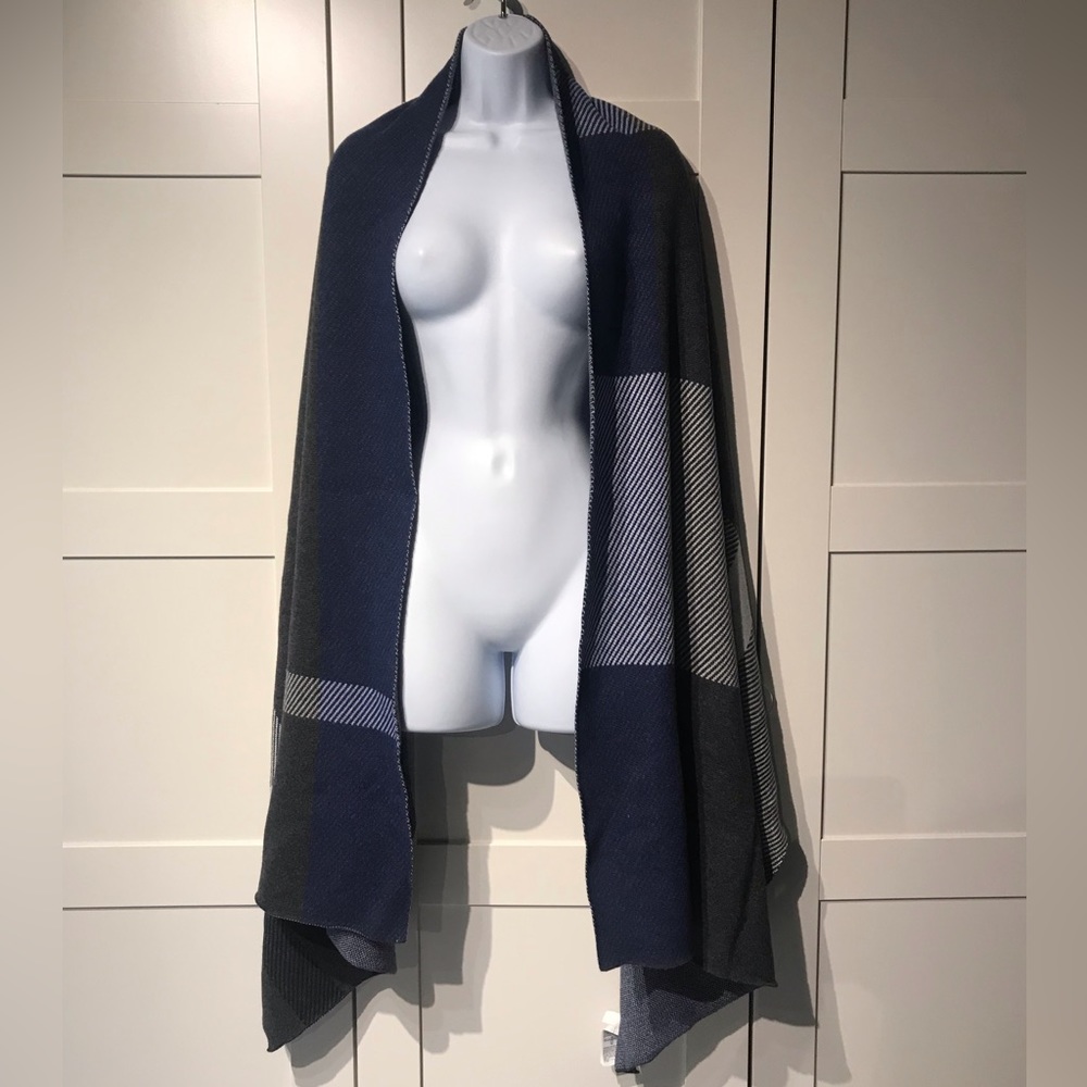 Banana Republic Navy & Gray Block Knit Wrap Scarf